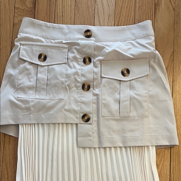 NWY Commense Asymmetrical White Pleated Skirt - Picture 5 of 8